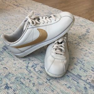 Nike Cortez Original. Bone Leather w Gold Swoosh. size 8.5. Good Condition.